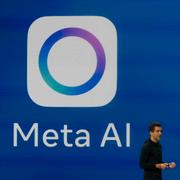 Metas produktchef Chris Cox talar på LlamaCon 2025, en AI-utvecklarkonferens i Menlo Park, Kalifornien, tisdagen den 29 april 2025. 
