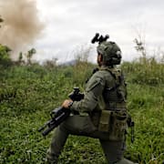 Colombisk polis spränger en hemmabyggd bomb i december.