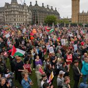 Protesters gather in Parliament Square during a demonstration of the Stop Trump Coalition group against President Donald Trump's state visit in London, Wednesday, Sept. 17, 2025.(AP Photo/Kin Cheung)  FAS193