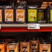 Matpriserna dämpades i april men priset på kaffe fortsatte upp.