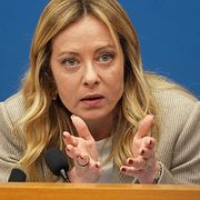 Giorgia Meloni under en presskonferens i början av året.