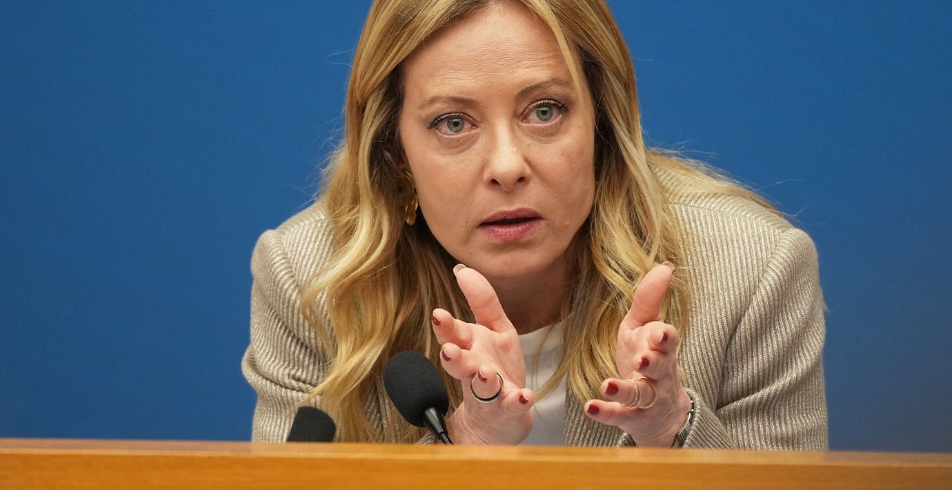 Giorgia Meloni under en presskonferens i början av året.