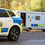 Polis på plats efter mordet.