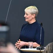Den särskilde utredaren Maria Hemström Hemmingsson presenterar utredningen för äldre- och socialförsäkringsminister Anna Tenje (M) i februari.