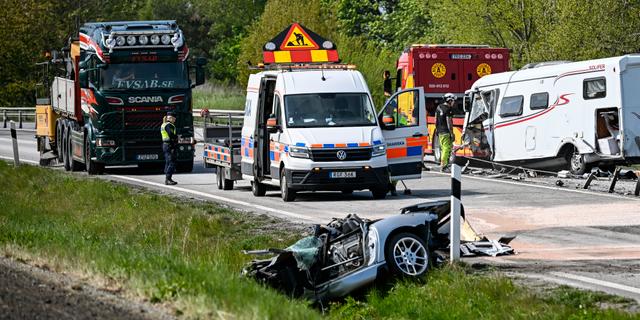 En Död Efter Frontalkrock – Flera Vårdas På Sjukhus