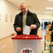 President Egils Levits lägger sin röst.