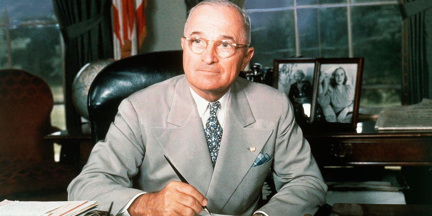 Senast USA:s statsskuld var lika hög som i dag var Harry S Truman president. Här ses han i Vita huset 1948.