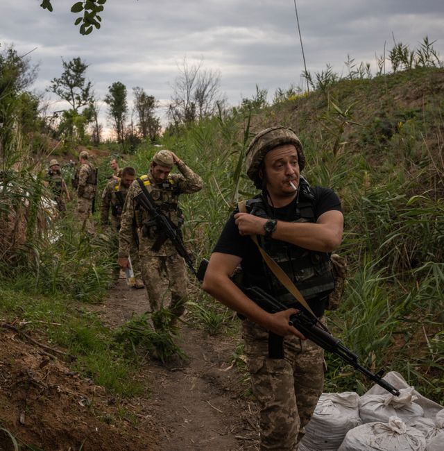 Ukrainian soldiers at an entrenched position this month near the Kherson front. JIM HUYLEBROEK / NYT