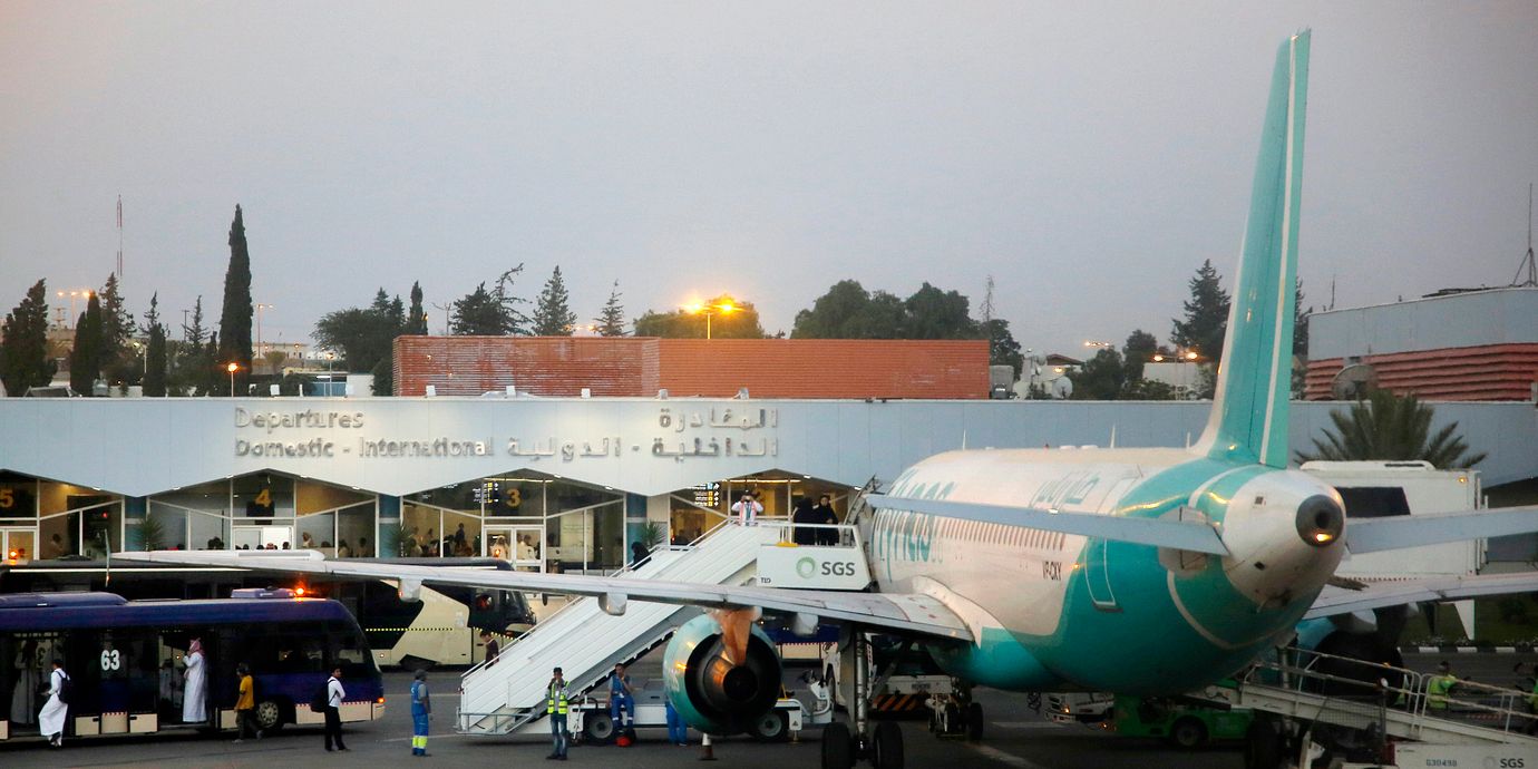 Resenärer lämnar ankomsthallen på flygplatsen i Abha i Saudiarabien. Arkivbild från 2019.