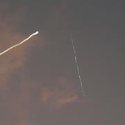 Israels robotförsvarssystem Iron Dome skjuter ner en robot på tisdagsmorgonen. 