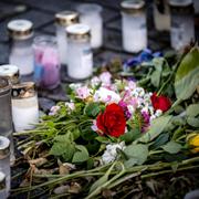 En minnesplats på torget i Tollarp efter dödsfallen. 