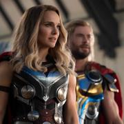 Natalie Portman och Chris Hemsworth i nya ”Thor – love and thunder”