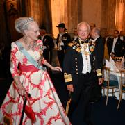 Danmarks drottning Margrethe och kung Carl Gustaf anländer till jubileumsbanketten i Rikssalen på Stockholms slott med anledning av kung Carl XVI Gustafs 50-årsjubileum på tronen.