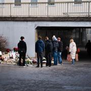 Ljus och blommor har lagts ner vid en gångtunnel i Fruängen efter att den ena pojken dog. 