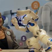 Softbank presenterade robotar i Paris i maj.