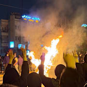 Protester i Iran/Raket med Starlink-satelliter.