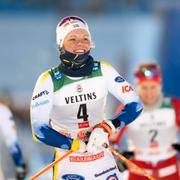 Emma Ribom vann sprint klassisk stil vid världscuppremiären.