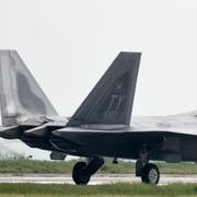 Amerikanskt stridsplan av typen F-22 Raptor. Inga uppgifter finns om vilka plan som används i de aktuella attackerna. Arkivbild.