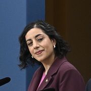 Utbildnings- och integrationsminister Simona Mohamsson (L), statsminister Ulf Kristersson (M), energi- och näringsminister Ebba Busch (KD) och Sverigedemokraternas partiledare Jimmie Åkesson (SD) under en gemensam pressträff för att presentera nyheter på migrationsområdet.