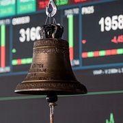 Börsklockan på Nasdaq Stockholm.