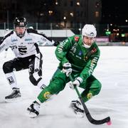 Hammarbys Ivan Lebedev och Sandvikens Lucas Widman under en  match på Zinkensdamms IP. 