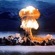 Bild från kärnvapentester i Nevadaöknen 1957.