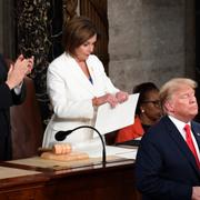 Nancy Pelosi river sönder talet. 