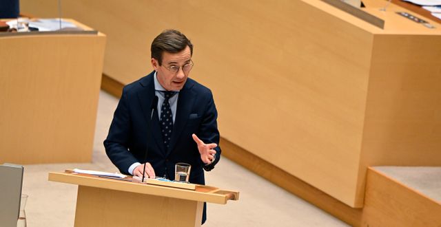 Statsminister Ulf Kristersson (M) under torsdagens frågestund i riksdagen. Pontus Lundahl / TT