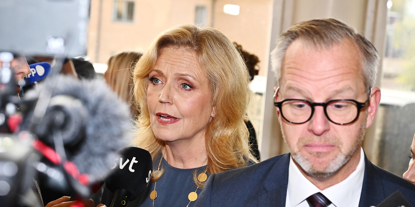 
Centerpartiets partiledare Elisabeth Thand Ringqvist och Mikael Damberg (S) anländer till torsdagens statsministeromröstning.