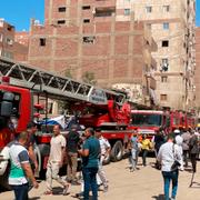 Räddningstjänsten på plats utanför kyrkan i Giza.