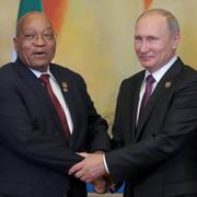 Vladimir Putin och Jacob Zuma 2017. Arkivbild.