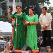 Sara Duterte svärs in.