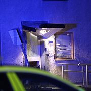 Någonting har exploderat i en port i Rinkeby.