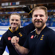 Rasmus Wranå och Isabella Wranå kommer att ha chansen att knipa en svensk OS-medalj i curlingens mixeddubbel. 