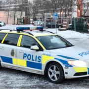 Poliser vid brottsplatsen 15 januari.