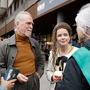 Daniel Helldén (MP) och Amanda Lind (MP) kampanjar vid Skanstull på Södermalm tillsammans med det tidigare språkröret Åsa Romson.