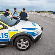 Polisen efter E65:an mellan Ystad och Malmö. 