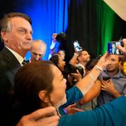 En supporter tar en selfie tillsammans med Jair Bolsonaro i Miami, USA, den 3 februari 2023. 