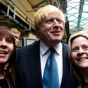 Boris Johnson vid ett kampanjmöte i Wales på fredagen.