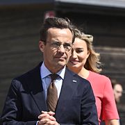 Statsminister Ulf Kristersson (M),  energi- och näringsminister Ebba Busch (KD), utbildnings- och integrationsminister Simona Mohamsson (L) och partiledare Jimmie Åkesson (SD) besöker Charlottendal bussdepå i Gustavsberg.