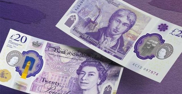 Två av de nya sedlarna som är på väg ut. Bank of England