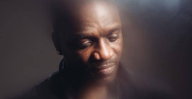 Akon poserar för en bild 2015.  Casey Curry / TT / NTB Scanpix