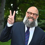 Daniel Suhonen under Bonniers årliga förlagsfest på Nedre Manilla på Djurgården.