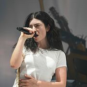Lorde under Glastonbury-festivalen 2025.