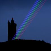 ”The Global Rainbow”, ett verk av konstnären Yvette Mattern, visas i Newtownards på norra Irland. Arkivbild.