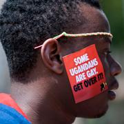 En ugandisk man under gay pride i Uganda 2014.