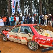 Rallybilen som kraschade in i publikhavet under tävlingen i Sri Lanka. 