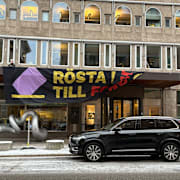 En aktivistaktion pågår just nu vid Finansdepartementet i Stockholm. 