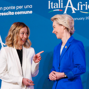 Giorgia Meloni, Ursula von der Leyen och Matteo Salvini.