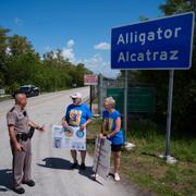 Skylten utanför "Alligator Alcatraz.”